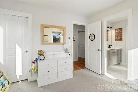 1549 Pinecrest Avenue Charlotte NC 28205
