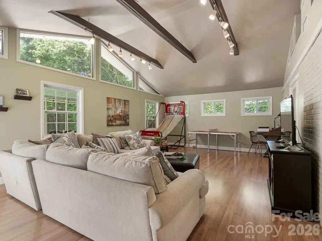 5634 Wedgewood Drive Charlotte NC 28210