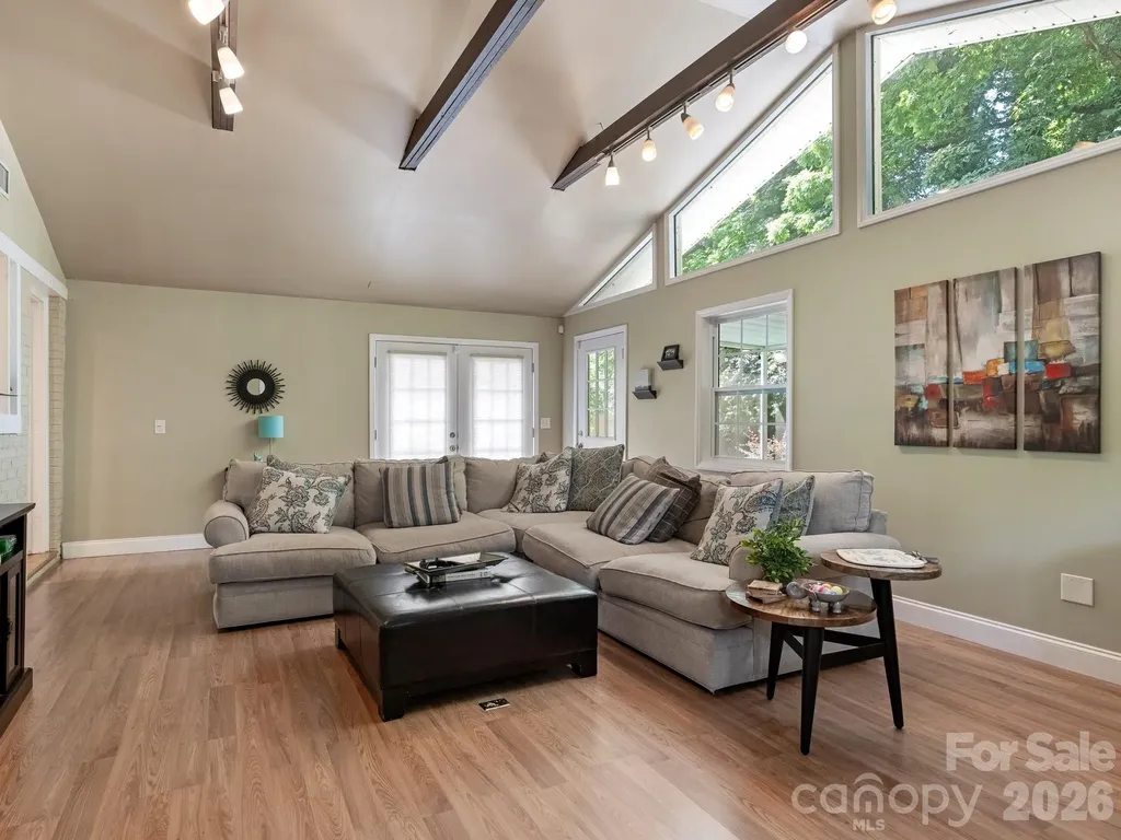 5634 Wedgewood Drive Charlotte NC 28210
