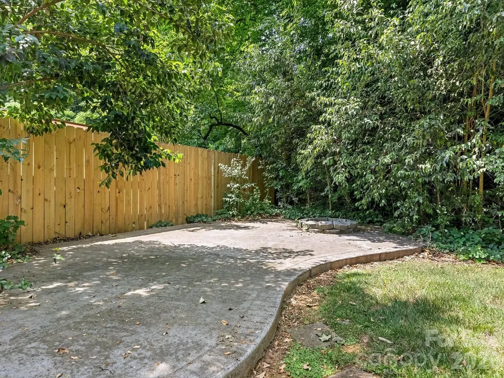 5634 Wedgewood Drive Charlotte NC 28210