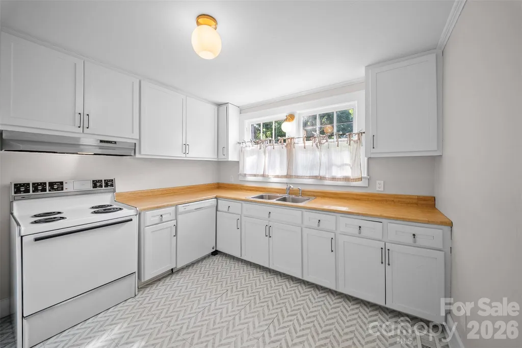 825 Montgomery Avenue Albemarle NC 28001