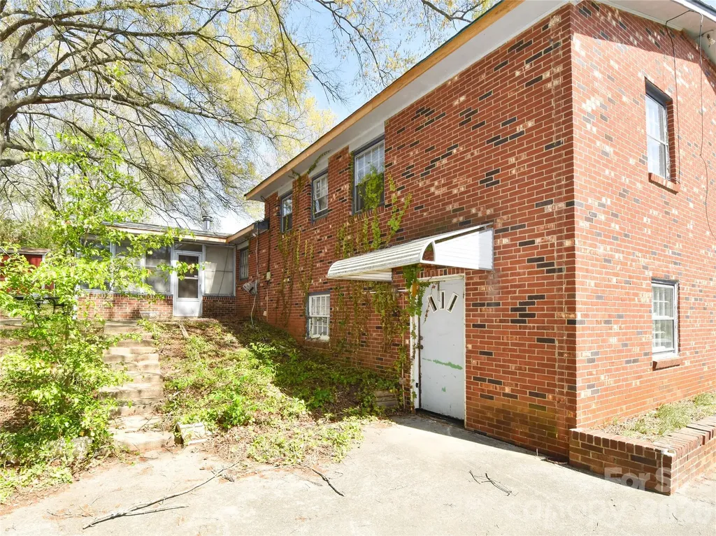 1420 Waybridge Lane Winston Salem NC 27103