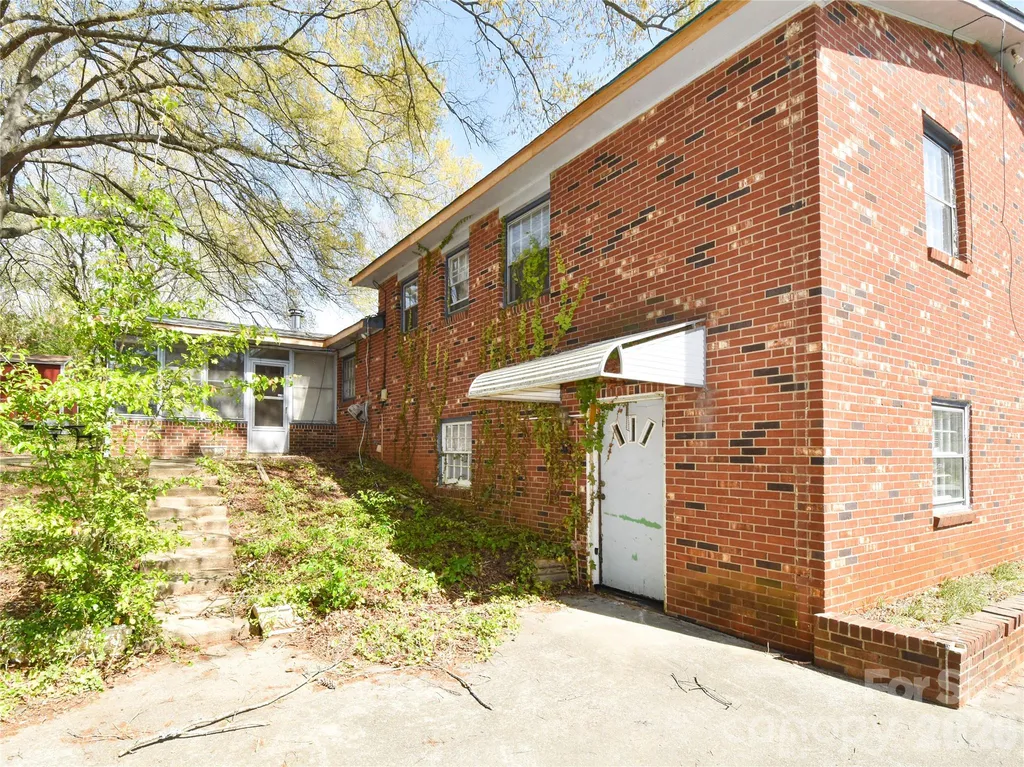 1420 Waybridge Lane Winston Salem NC 27103