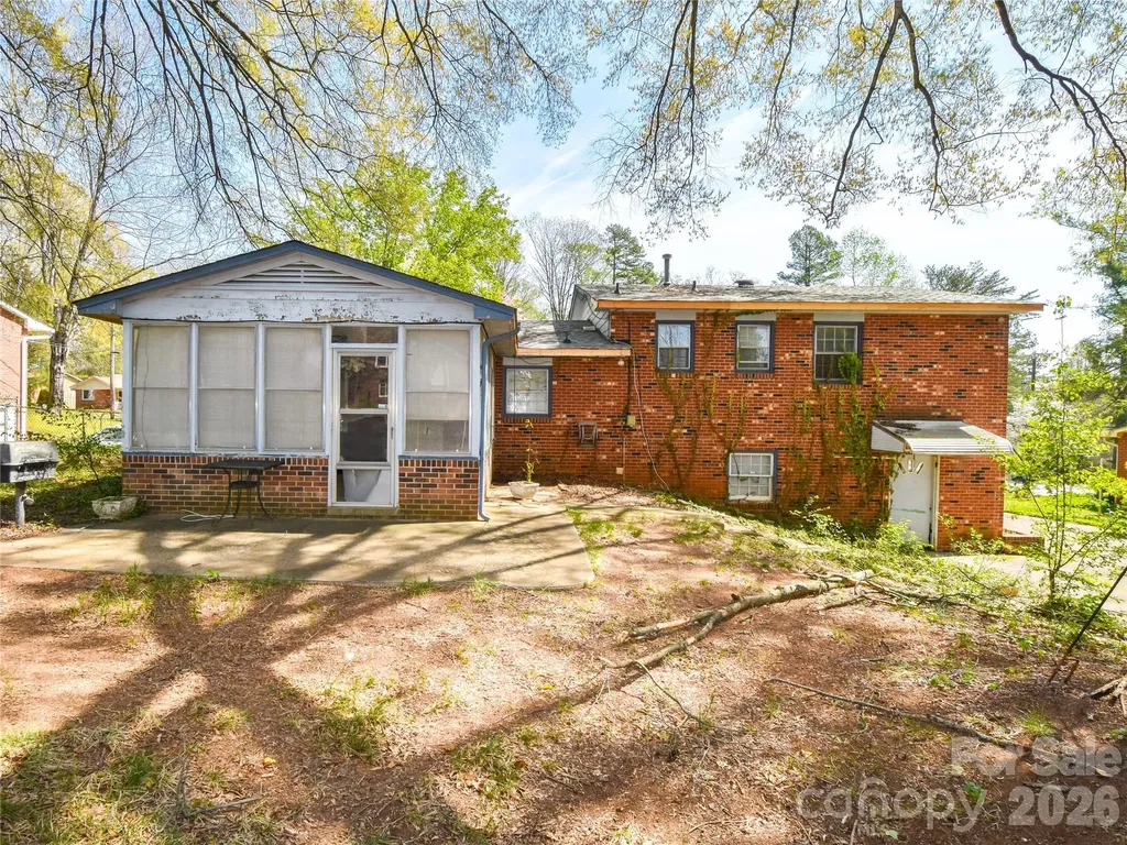 1420 Waybridge Lane Winston Salem NC 27103