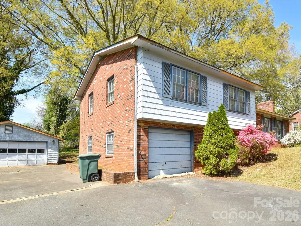 1420 Waybridge Lane Winston Salem NC 27103