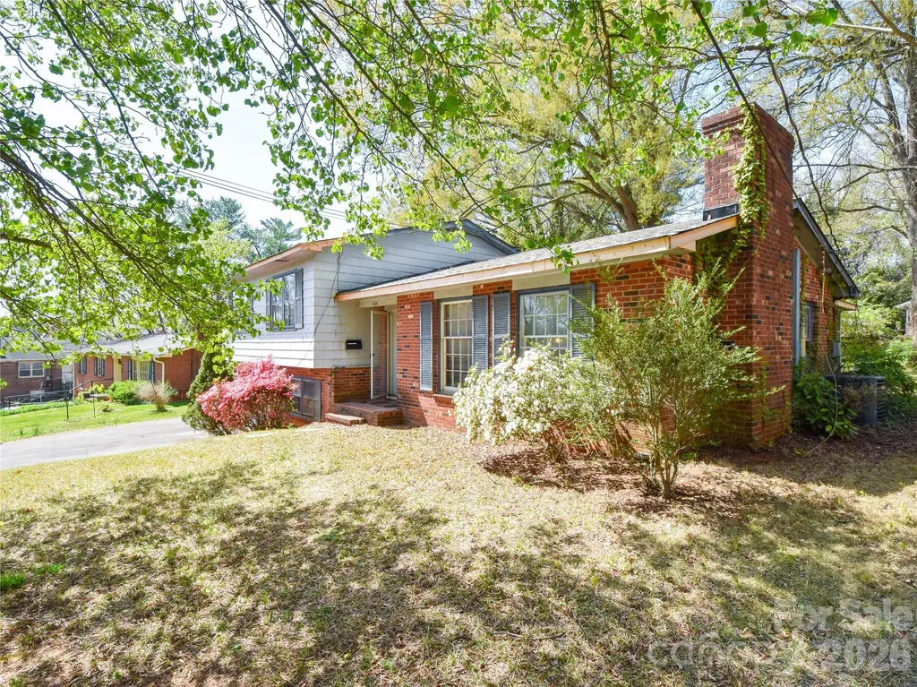 1420 Waybridge Lane Winston Salem NC 27103