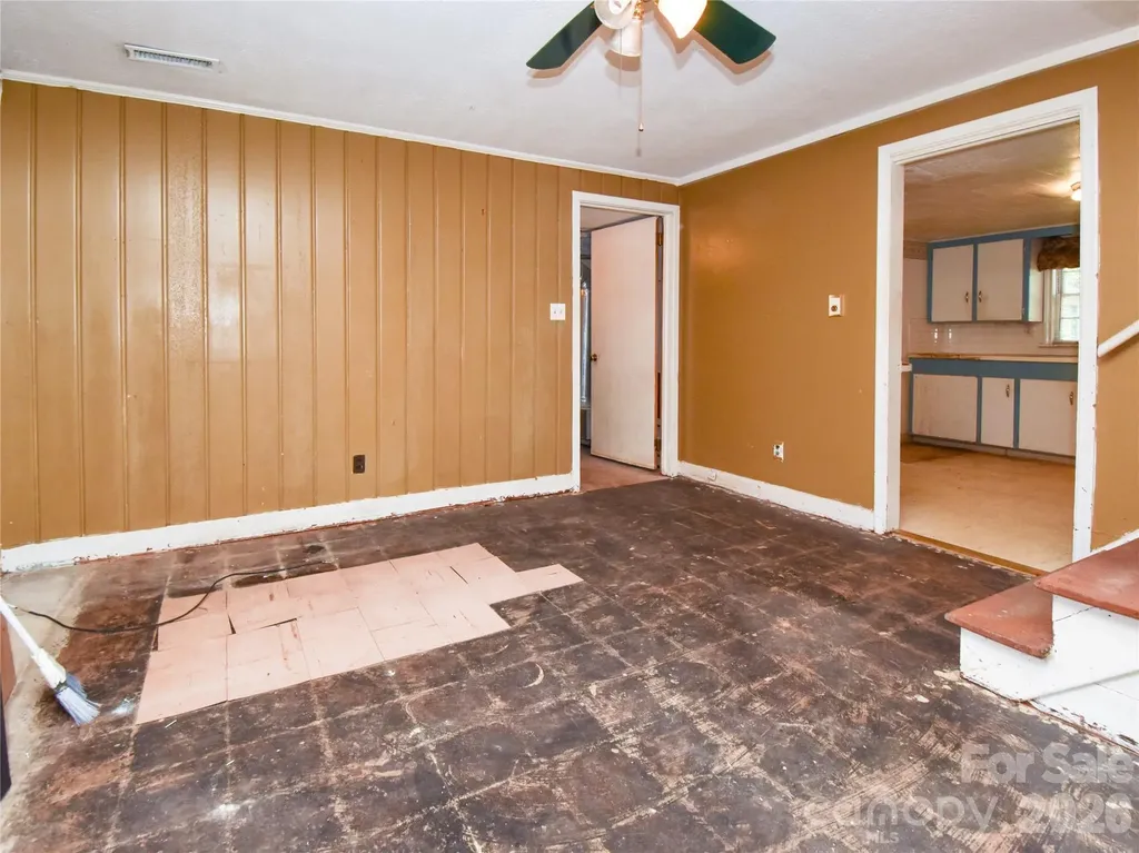 1420 Waybridge Lane Winston Salem NC 27103