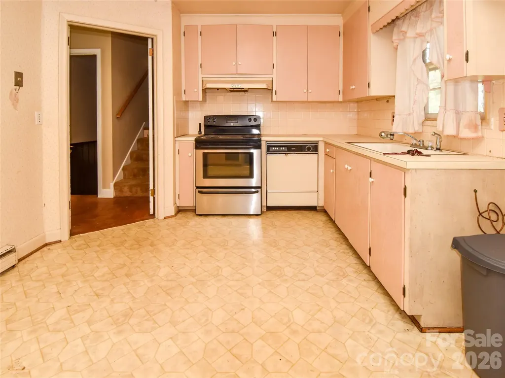 1420 Waybridge Lane Winston Salem NC 27103