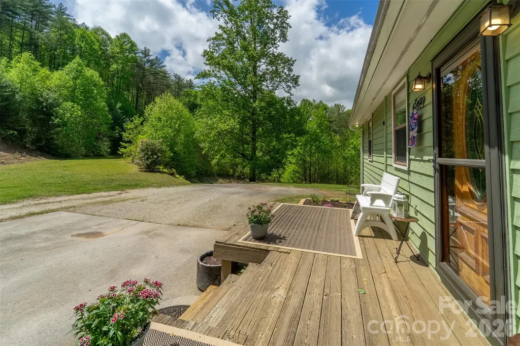 1364 Atoah Road Robbinsville NC 28771