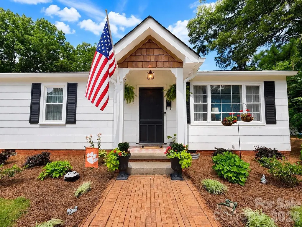 214 Oakwood Avenue York SC 29745