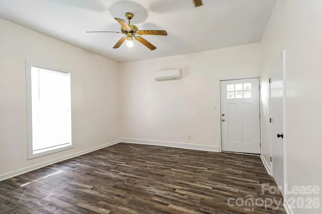 709 S Davis Avenue Newton NC 28658