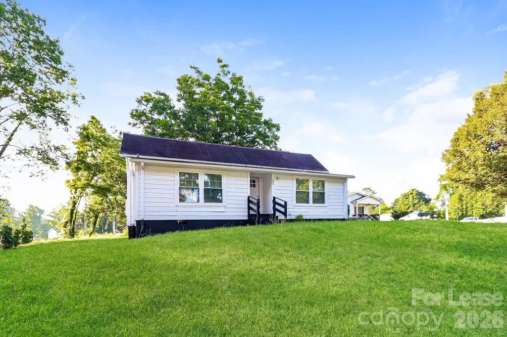 709 S Davis Avenue Newton NC 28658