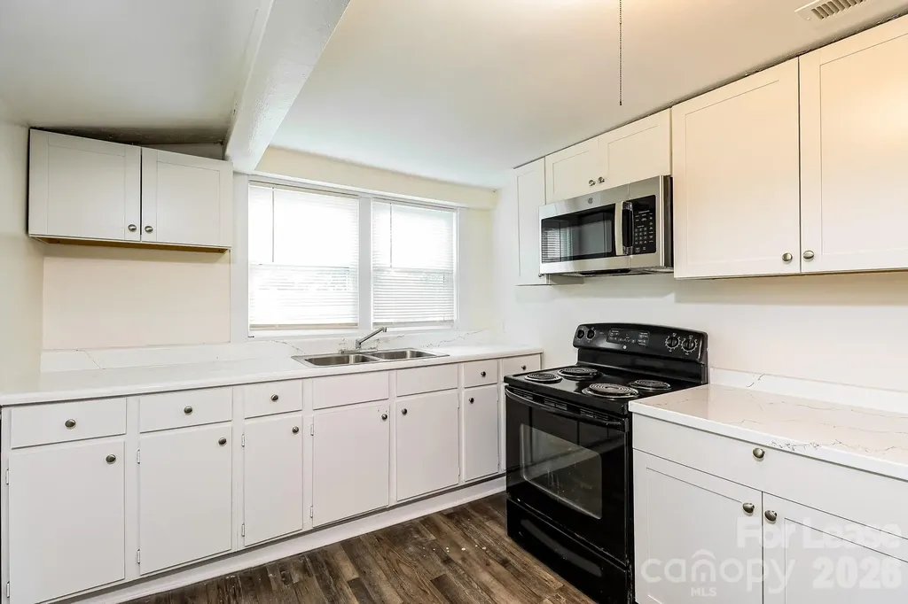 709 S Davis Avenue Newton NC 28658