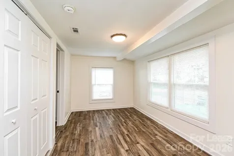 709 S Davis Avenue Newton NC 28658