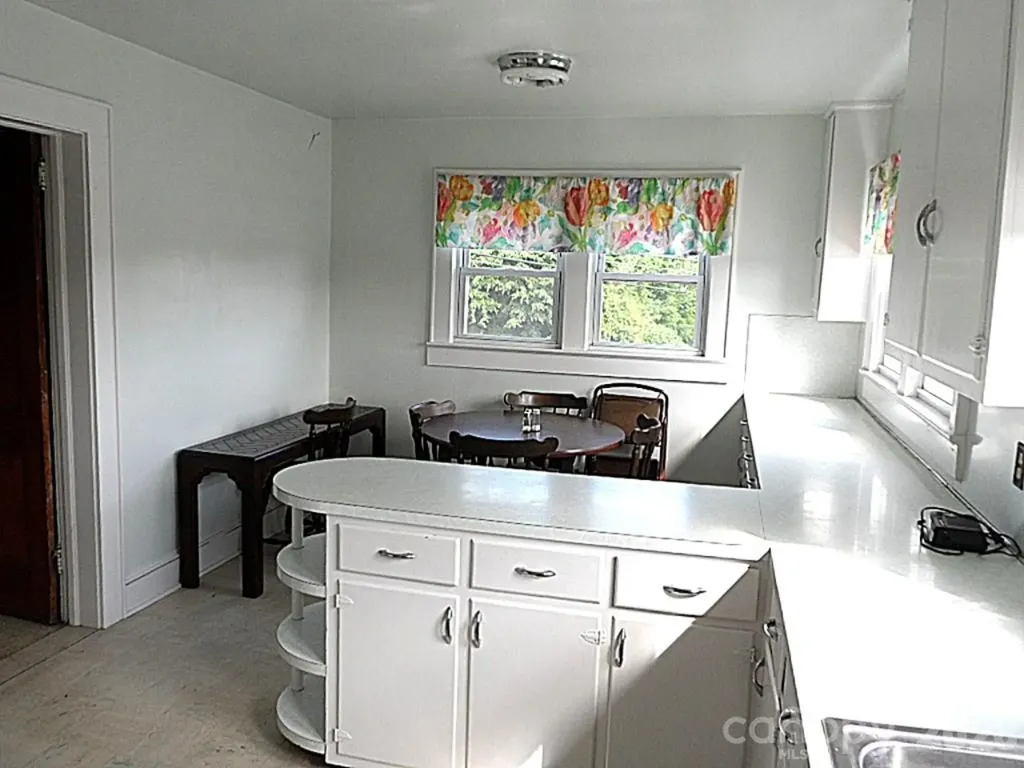 107 W Concord Street Morganton NC 28655