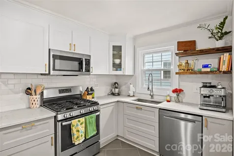 3225 Commonwealth Avenue Charlotte NC 28205