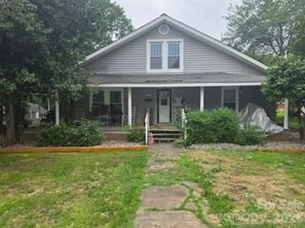 427 E Mills Avenue Mooresville NC 28115