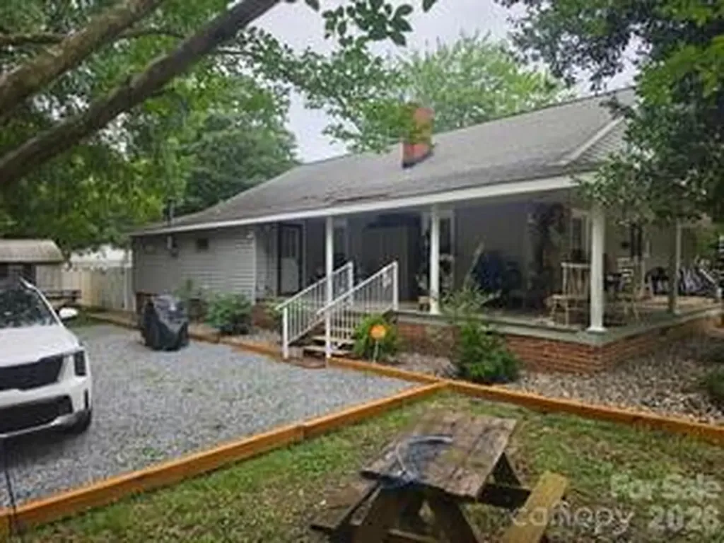 427 E Mills Avenue Mooresville NC 28115