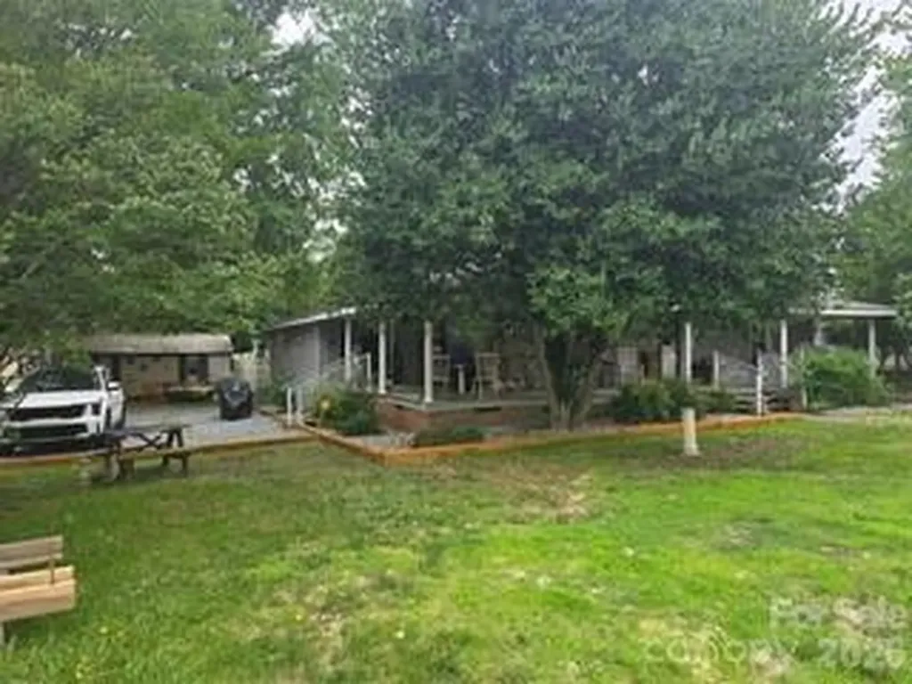 427 E Mills Avenue Mooresville NC 28115