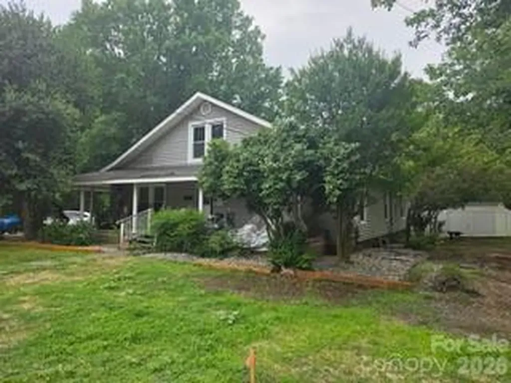 427 E Mills Avenue Mooresville NC 28115