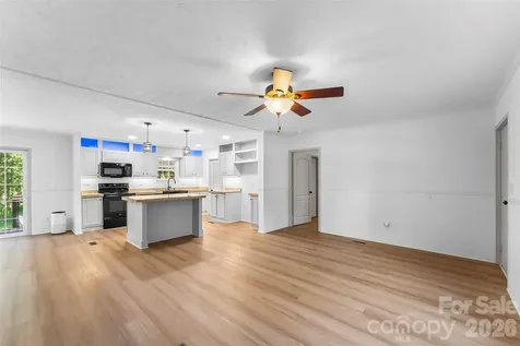 17 Windy Acres Drive Hendersonville NC 28792