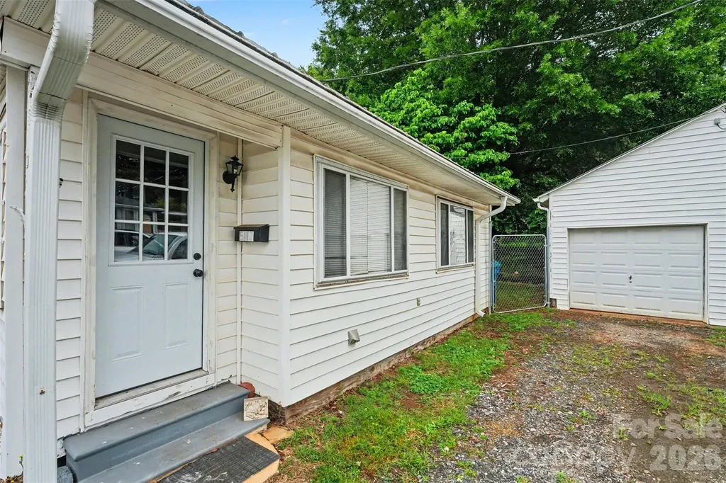 517 N Carolina Avenue Maiden NC 28650