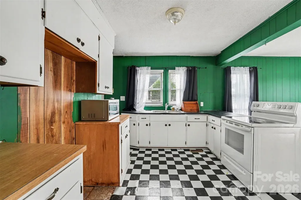 517 N Carolina Avenue Maiden NC 28650
