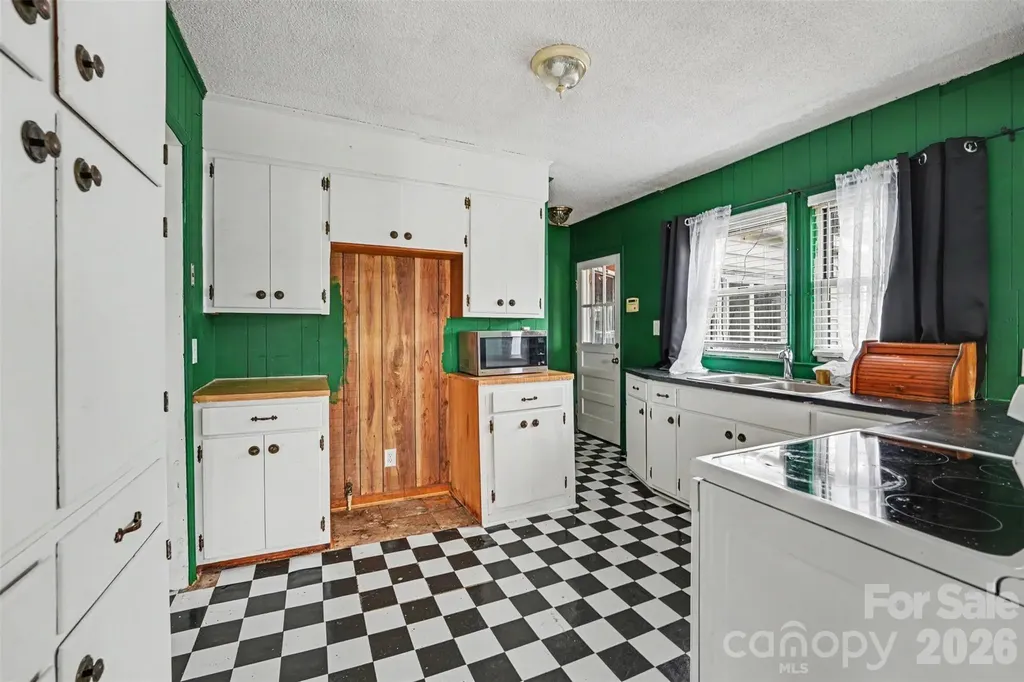 517 N Carolina Avenue Maiden NC 28650