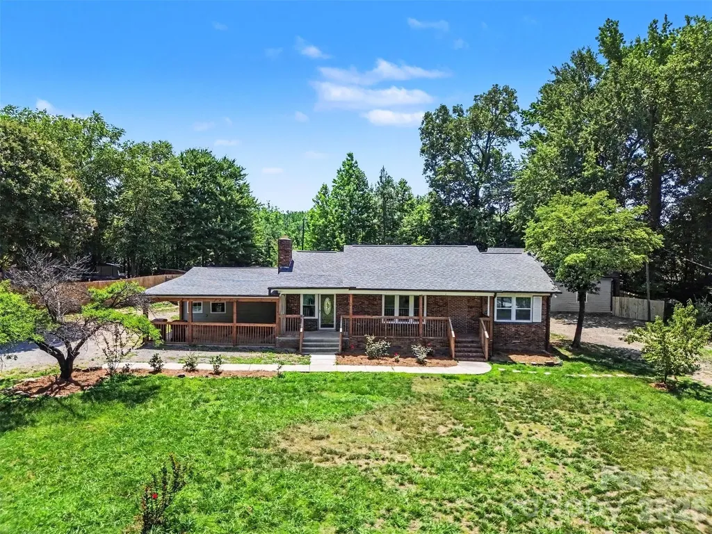 9902 Forest Drive Charlotte NC 28216