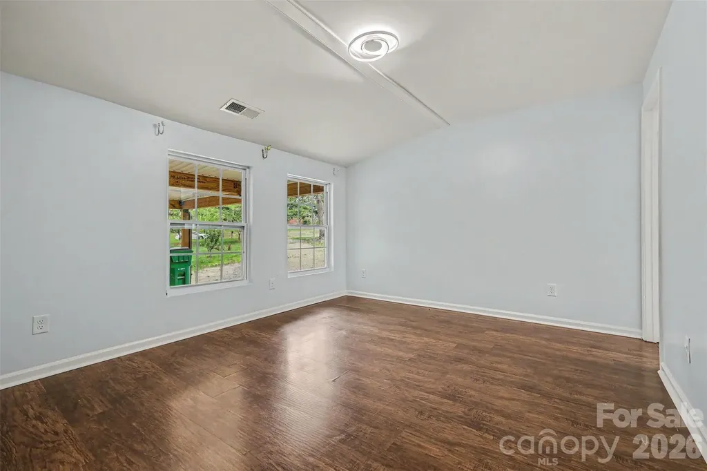 9902 Forest Drive Charlotte NC 28216