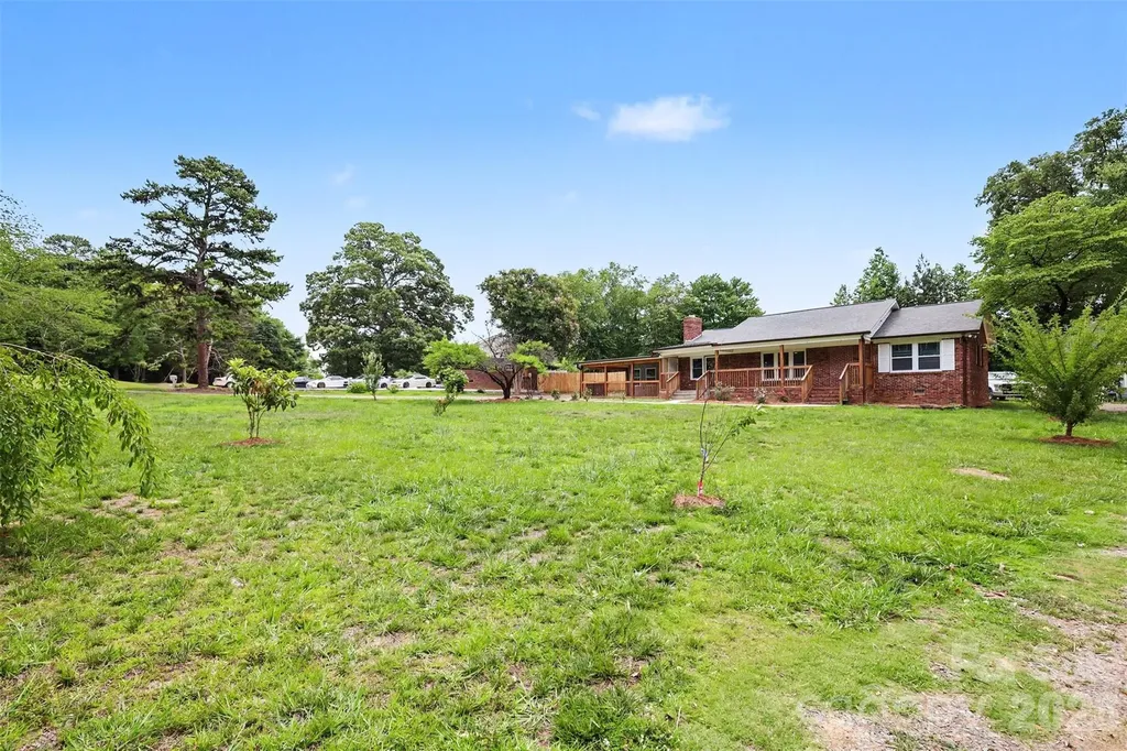 9902 Forest Drive Charlotte NC 28216
