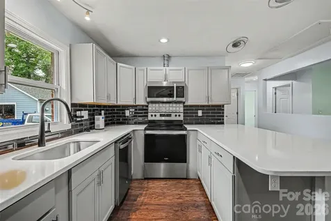 9902 Forest Drive Charlotte NC 28216