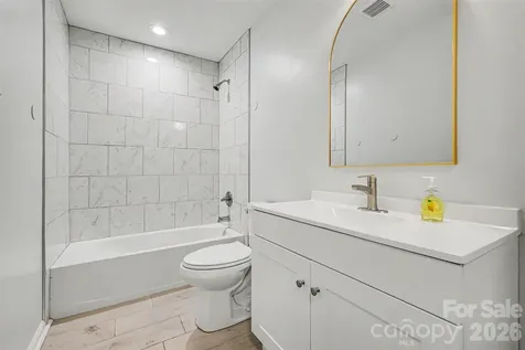 9902 Forest Drive Charlotte NC 28216