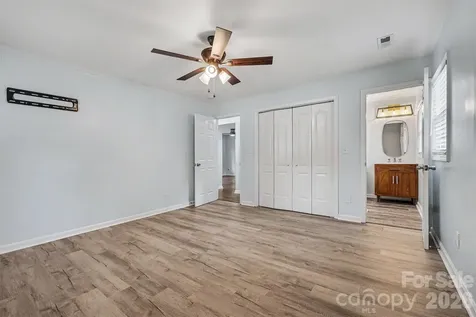 9902 Forest Drive Charlotte NC 28216