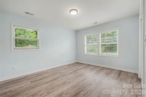 9902 Forest Drive Charlotte NC 28216