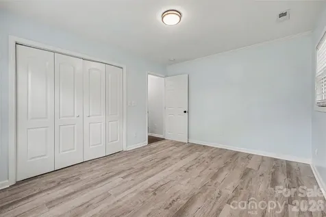 9902 Forest Drive Charlotte NC 28216
