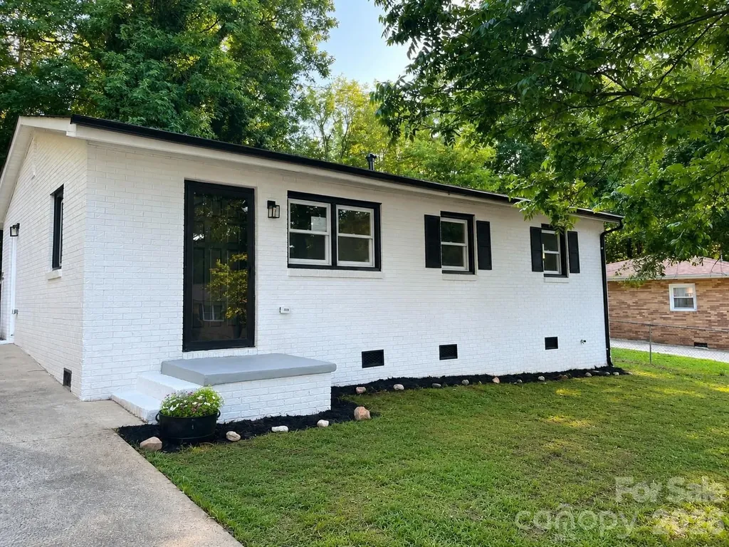 803 Dogwood Drive Dallas NC 28034