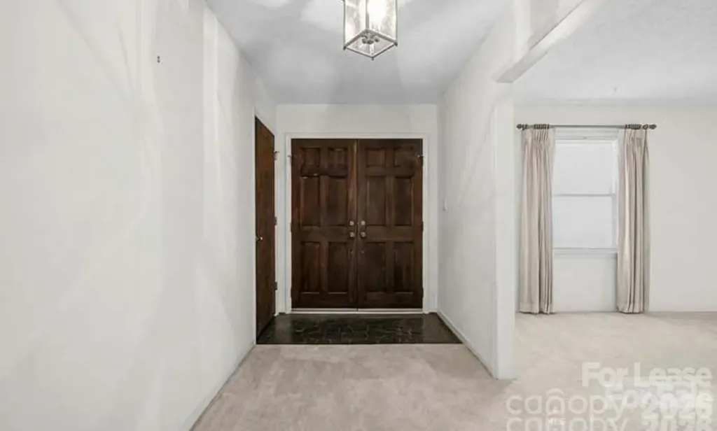 8122 Knollwood Circle Charlotte NC 28213