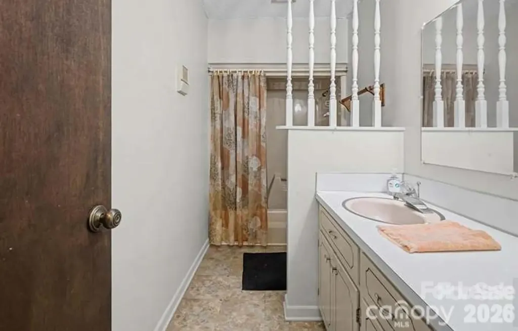 8122 Knollwood Circle Charlotte NC 28213