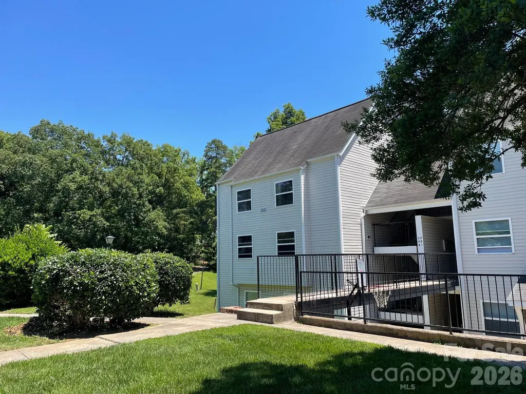 9119 Spyglass Place Charlotte NC 28214