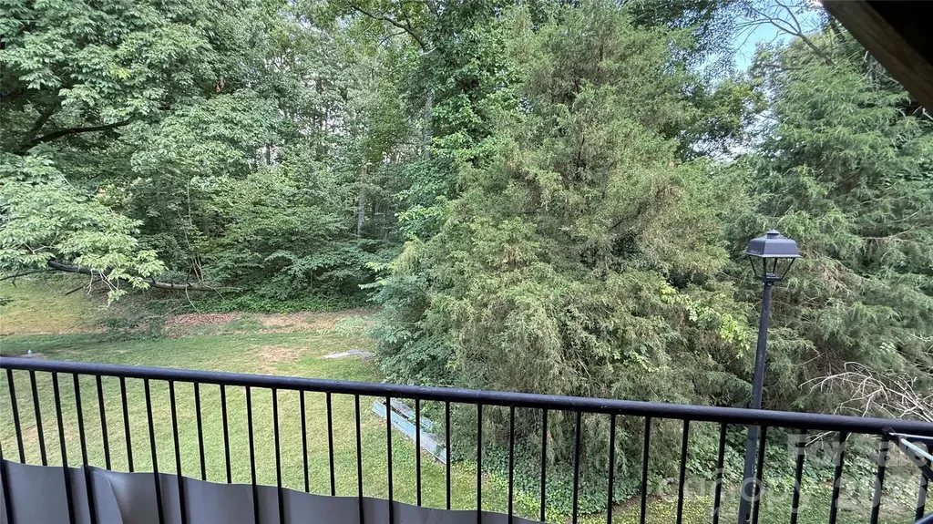 9119 Spyglass Place Charlotte NC 28214