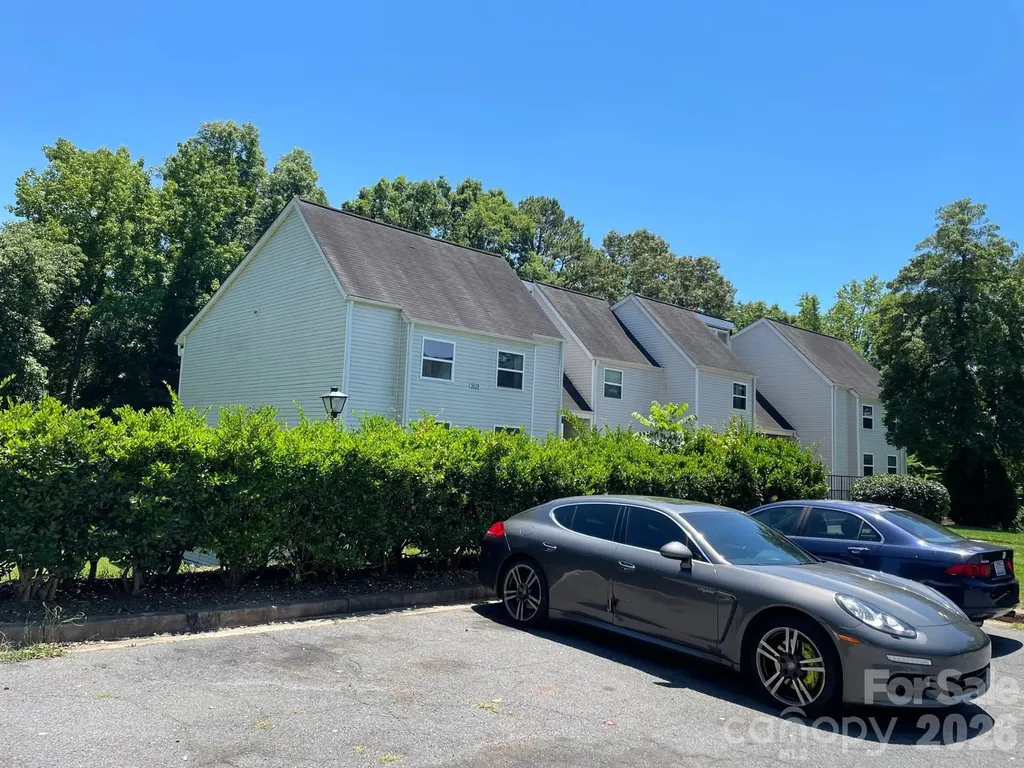 9119 Spyglass Place Charlotte NC 28214
