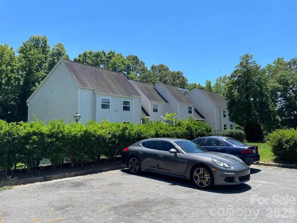 9119 Spyglass Place Charlotte NC 28214
