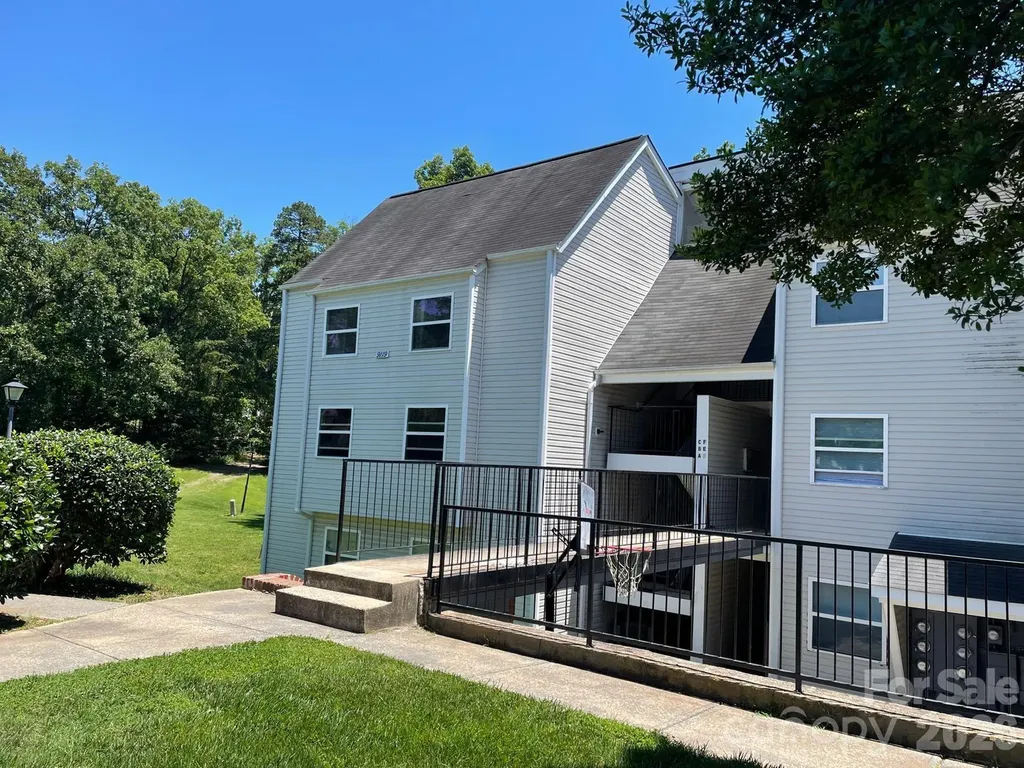9119 Spyglass Place Charlotte NC 28214
