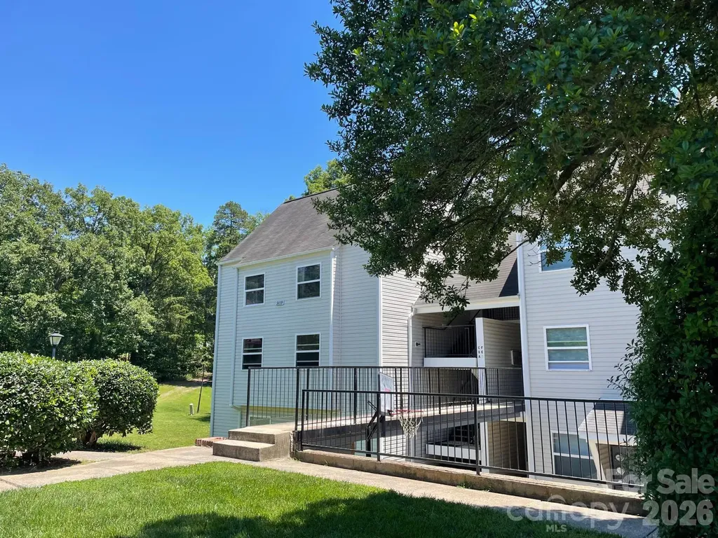 9119 Spyglass Place Charlotte NC 28214