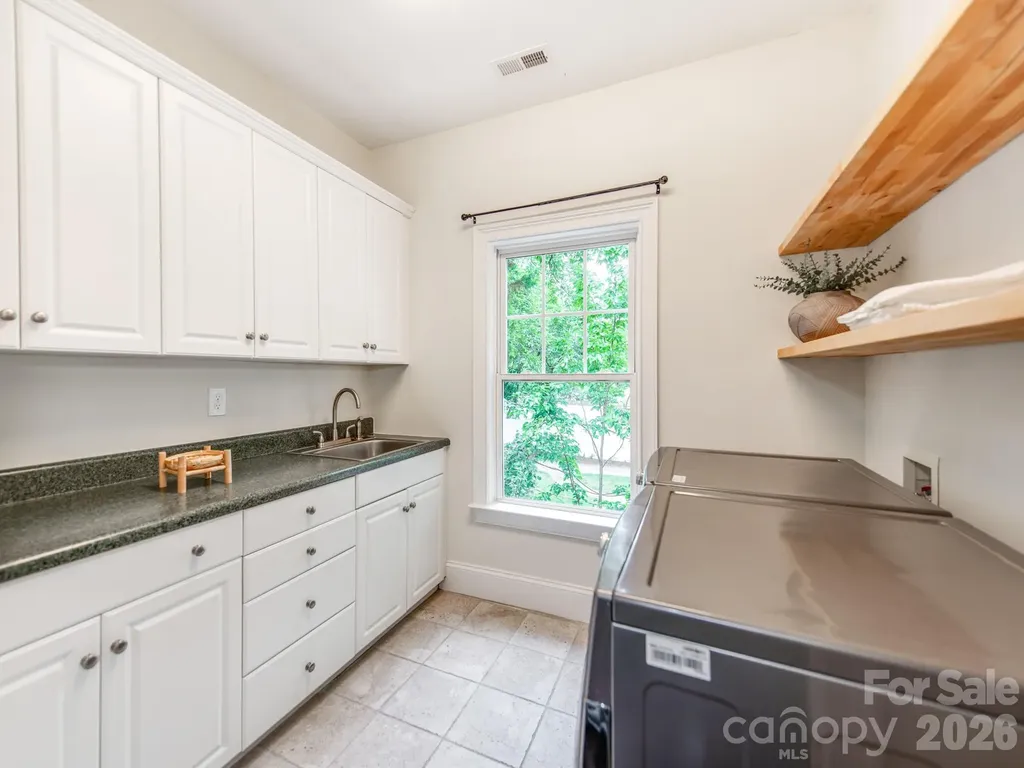2907 Park Road Charlotte NC 28209