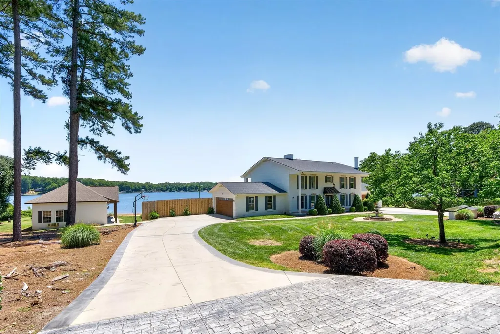 615 Kenway Loop Mooresville NC 28117