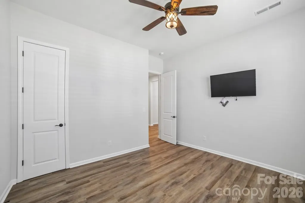 8096 Woodline Lane Denver NC 28037