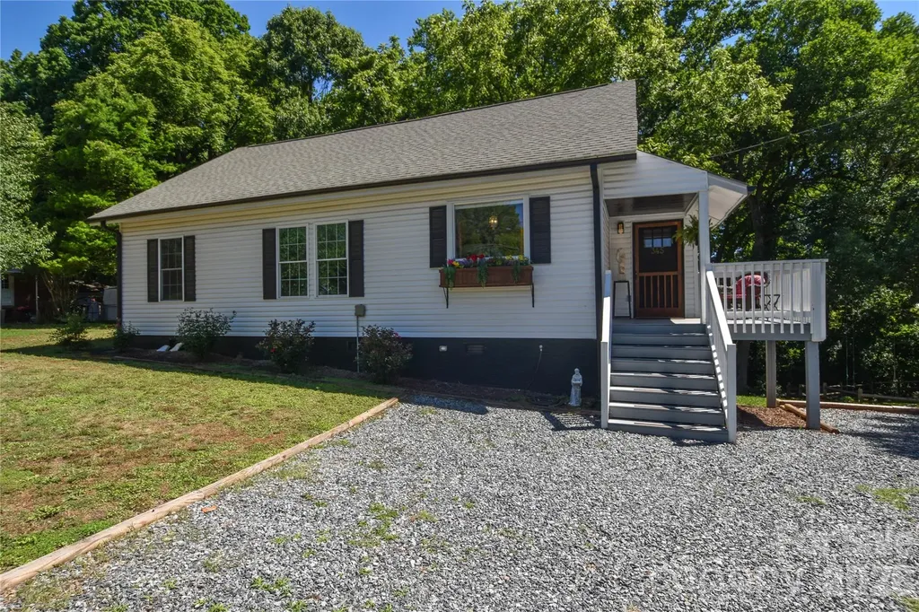 345 W Lowrance Avenue Mooresville NC 28115