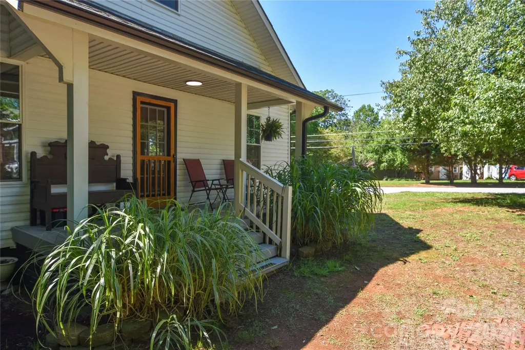 345 W Lowrance Avenue Mooresville NC 28115